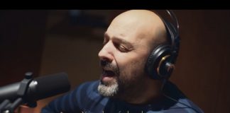 La obra colectiva «Identidá» tien adelantu «Nuna nueite de xineiru» Diego Gutiérrez cantando Nuna nueite de xineiru