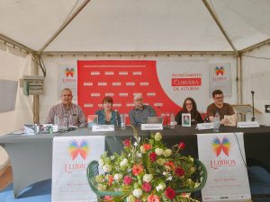 Mesa redonda na Feria del Llibru de Corvera LLIBROS!